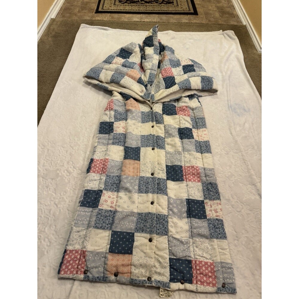 Snap on  Unbranded Patchwork Quilt / Jacket Size 52”X 70”